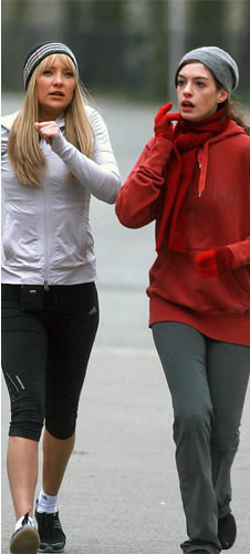 Ejercicios famosas: Anne Hathaway y Kate Hudson Jogging